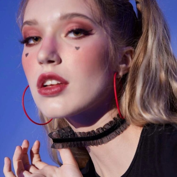 ๐ Lovely ruffle mesh hem lace delicate choker! ๐ - Picture 3 of 8